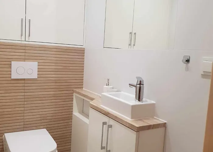 Aziza Appartamento *